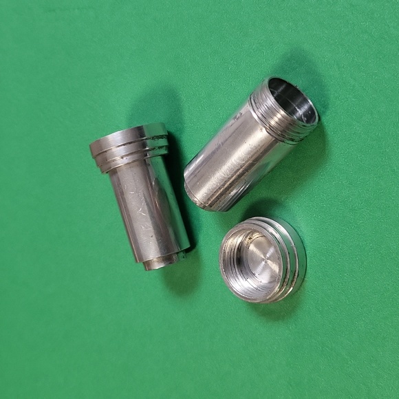 Vintage Metal Salt & Pepper Shakers Art Deco - Picture 3 of 3